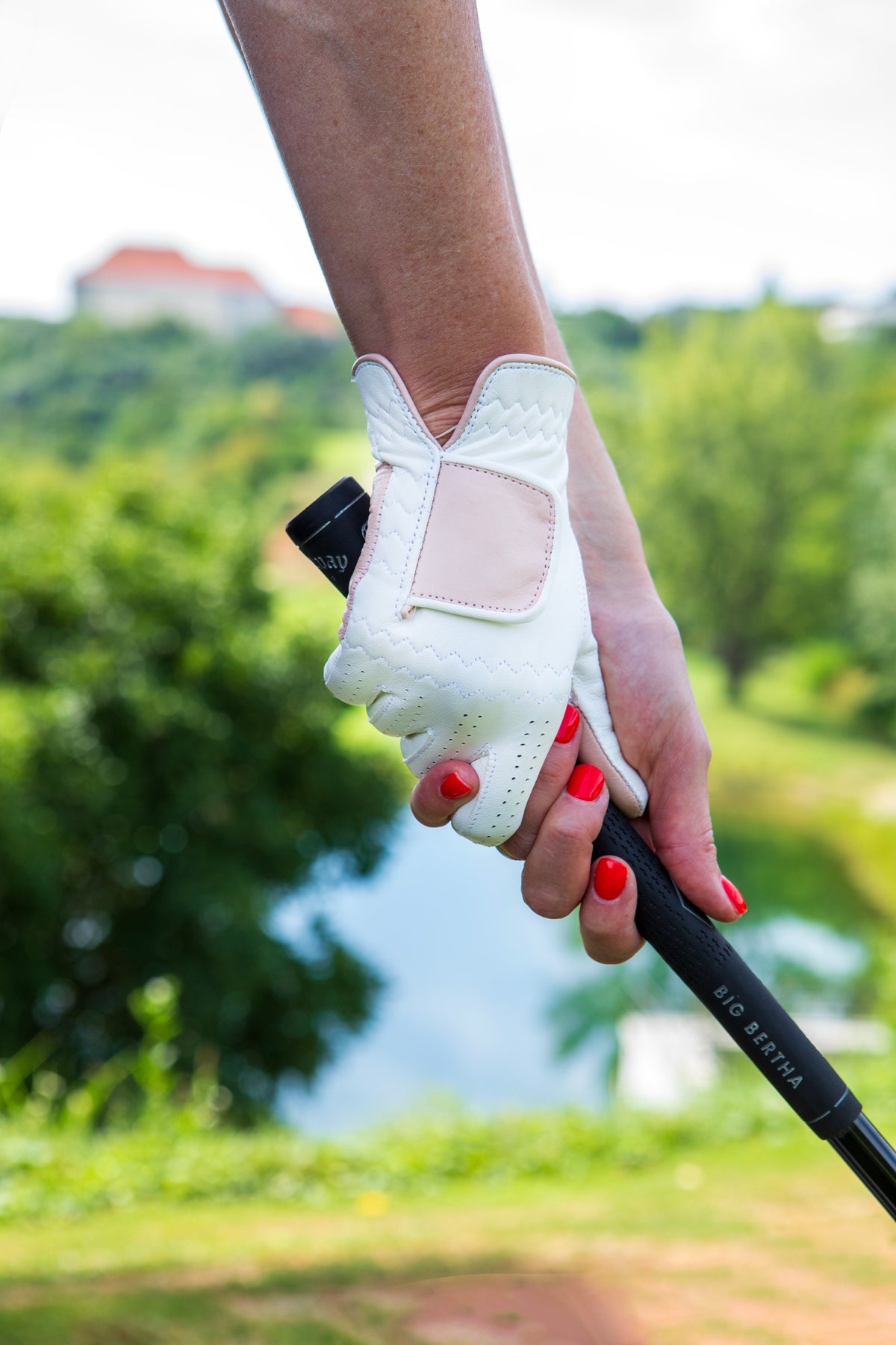 Mickey mosható női golfkesztyű - Dust Rose viseletben
